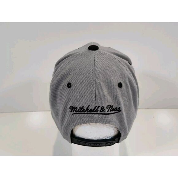 San Antonio Spurs x Mitchell & Ness Snapback Hat Cap Gray Black NBA Embroidered - Picture 3 of 7